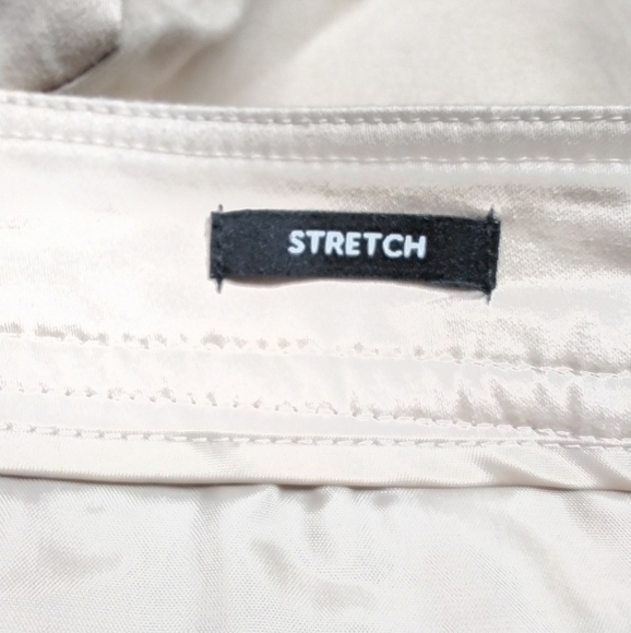 Jones New York Women's Tan Bermuda Shorts Size 6 - Picture 3 of 4